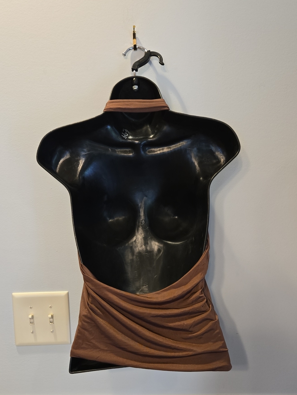 Meshki Mariposa Slinky Halter Top - Chocolate Size XL NwT - Picture 5 of 5